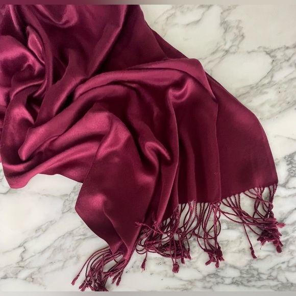Accessories - Elegant Burgundy Scarf (100% viscose)